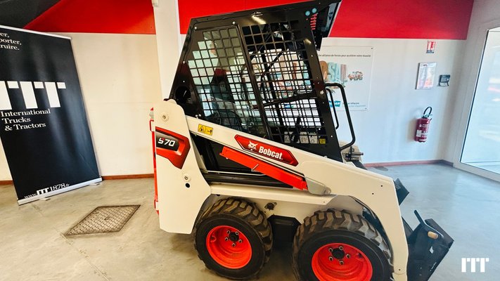 Mini track loader Bobcat S70 - 1