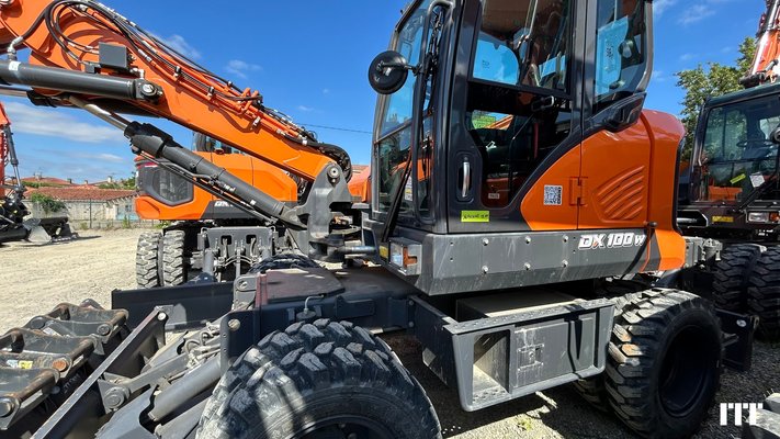 Wheeled excavator Doosan DX100W-7 - 1